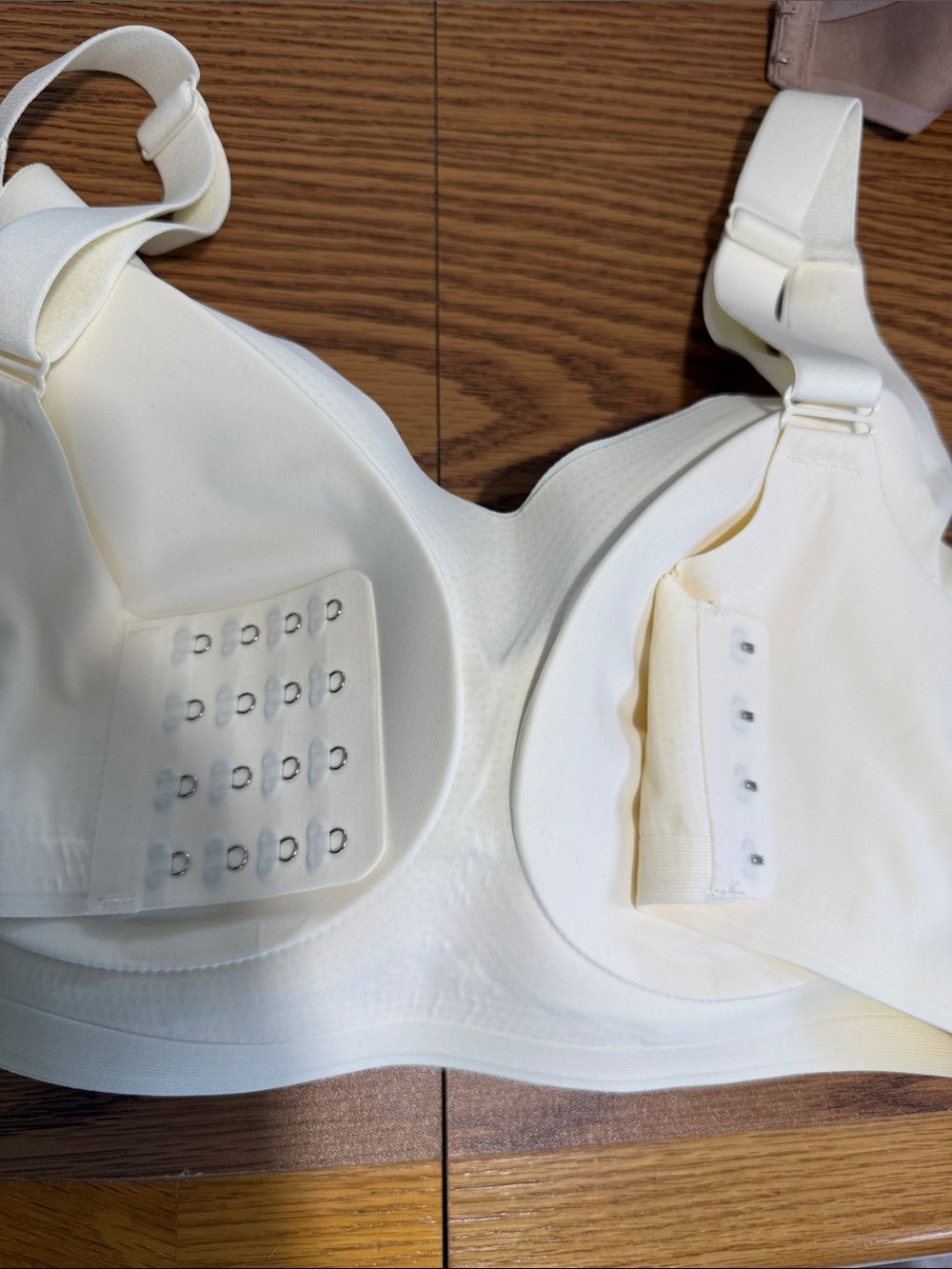 NWOT L or 38 B/C Super Soft Laser Cut Seams, 4x4 hook rows, Extra Support. - Picture 3 of 9